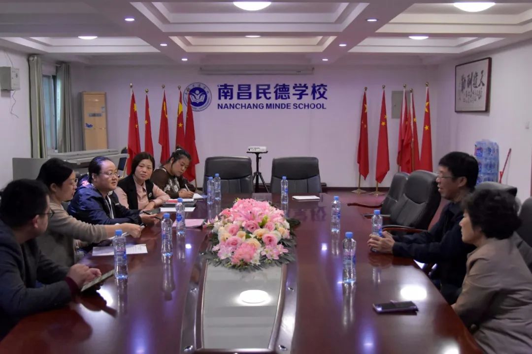 南昌市無(wú)煙學(xué)校評(píng)估檢查組蒞臨南昌民德學(xué)校開(kāi)展控?zé)煂?zhuān)項(xiàng)督查
